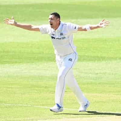 Khawaja falls late as Victoria put clamps on Queensland