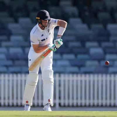 Late wickets keep Queensland in the Shield hunt at MCG