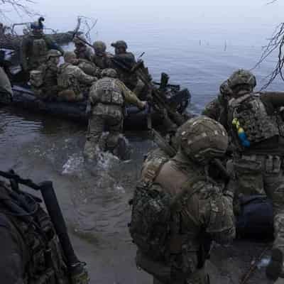 Ukraine troops gain footholds along key river