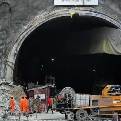 Indian rescuers reach 41 men trapped in tunnel