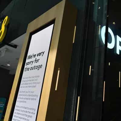 Optus inquiry to zero in on emergency calls, complaints