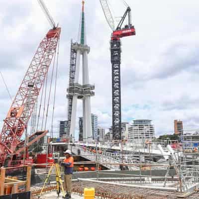 Green Bridge rises above Brisbane as masthead installed