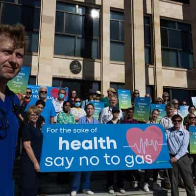 Doctors rally against new gas for the sake of health